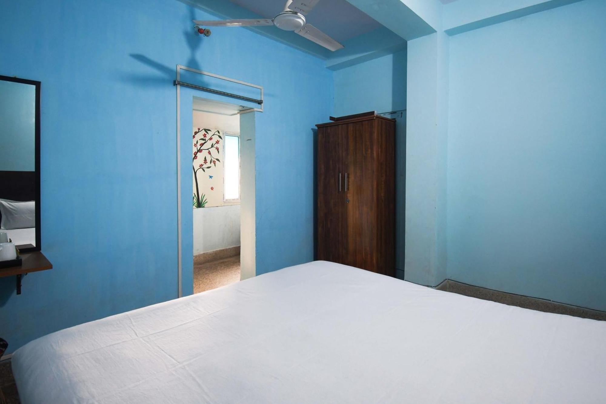 Hotel O Blue Cherry Guest House Kolkata Exterior photo