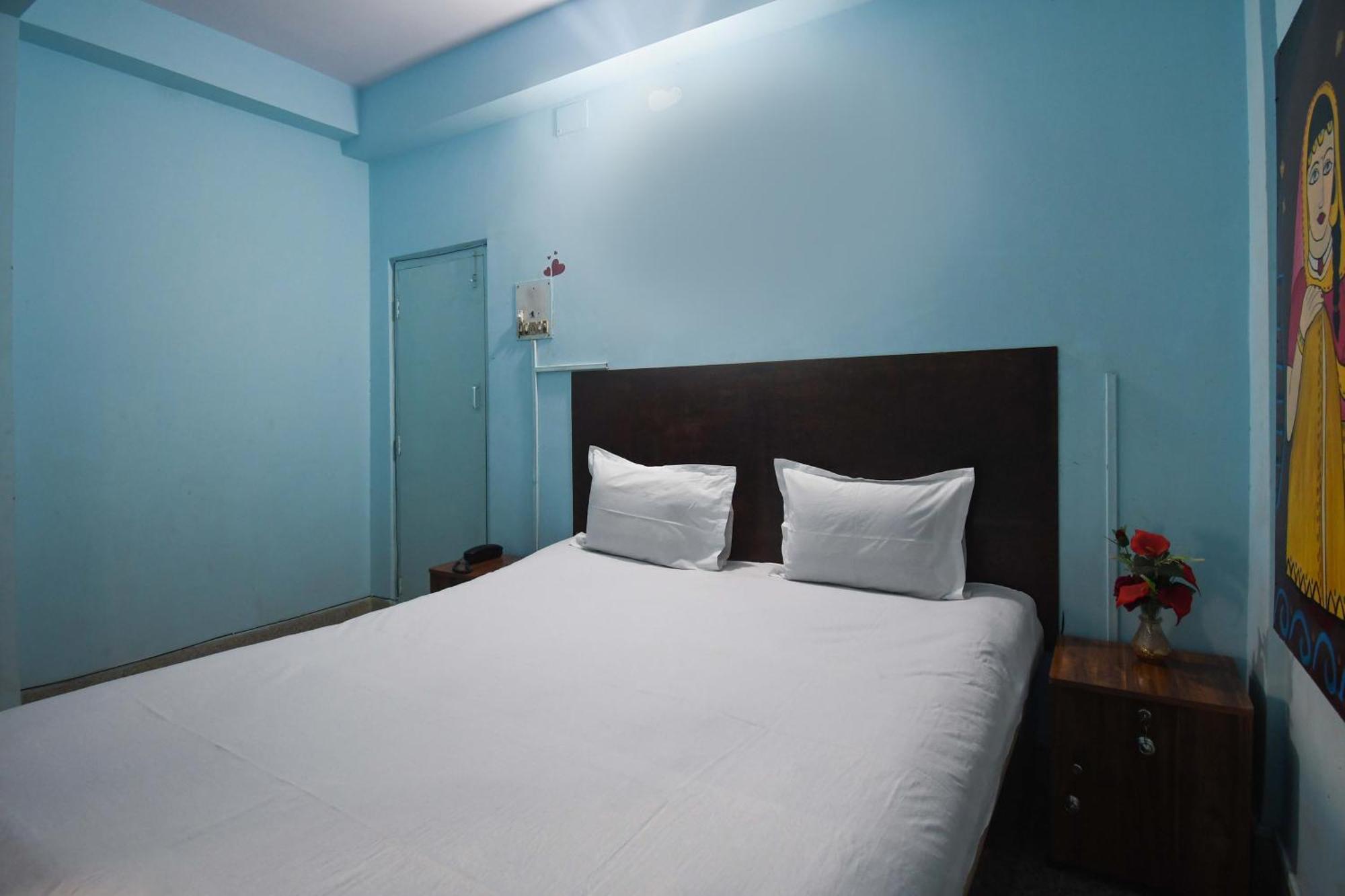 Hotel O Blue Cherry Guest House Kolkata Exterior photo